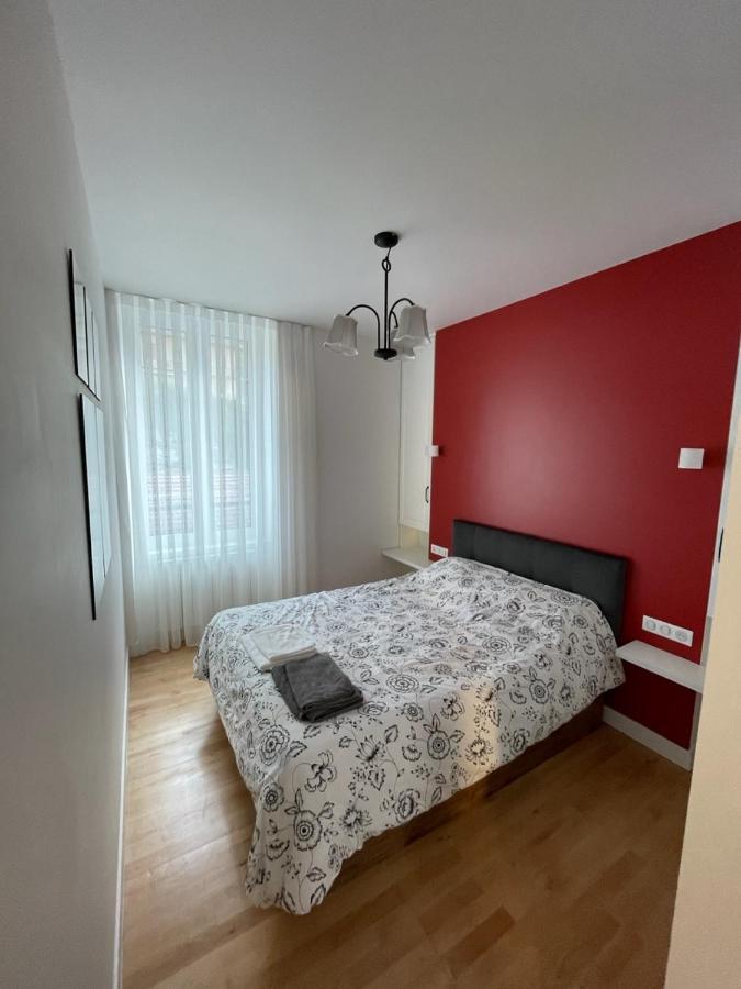Confortable, Au Centre-Ville Saint-Claude Extérieur photo